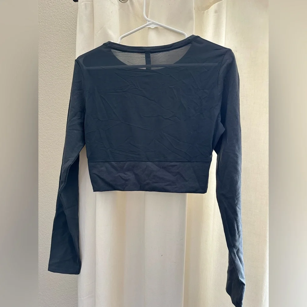 cropped long sleeve athletic shirt - Picture 2 of 4